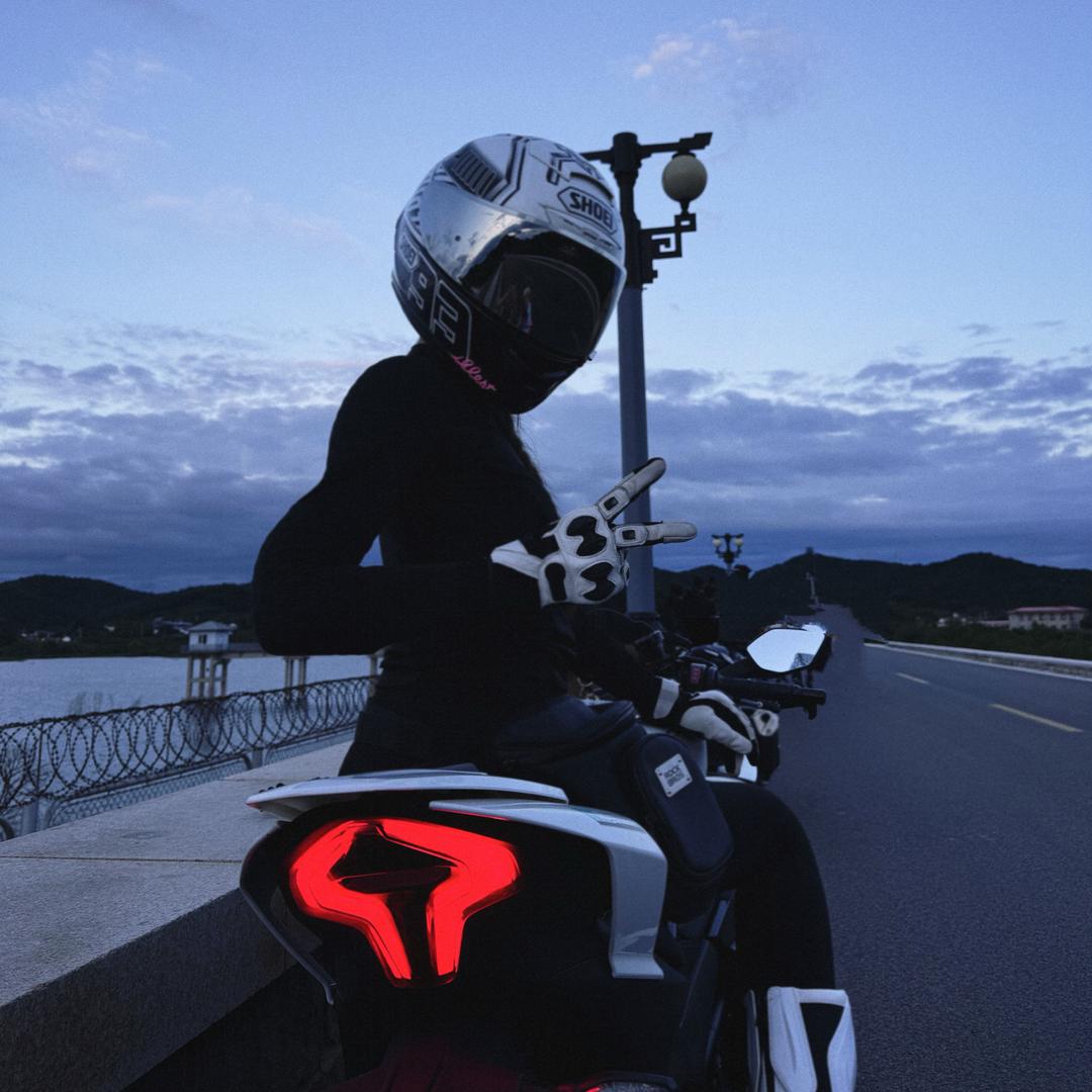 小温同学（ 爱骑车🏍️）