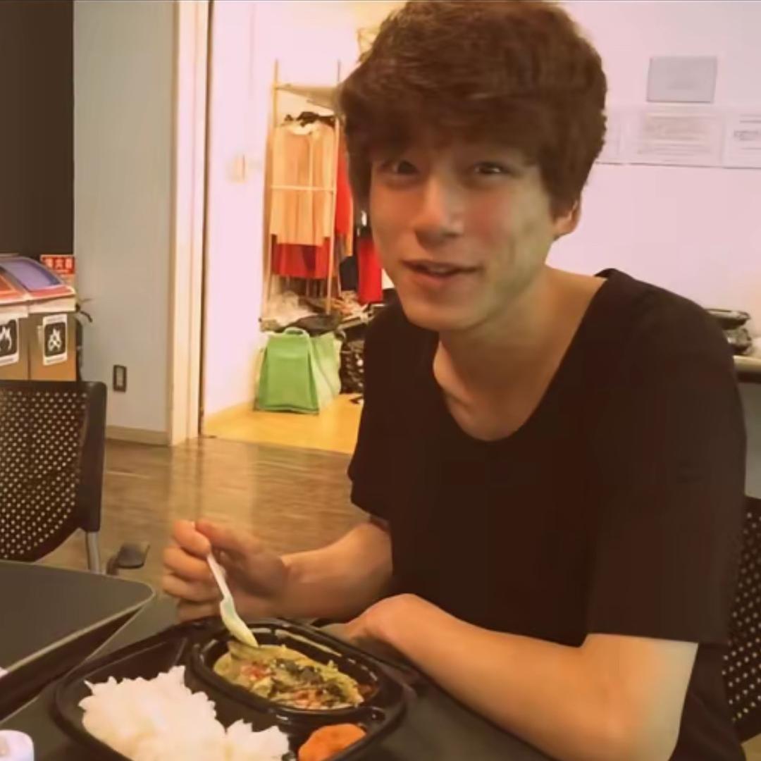 ￴￴    ￴ ￴ ￴