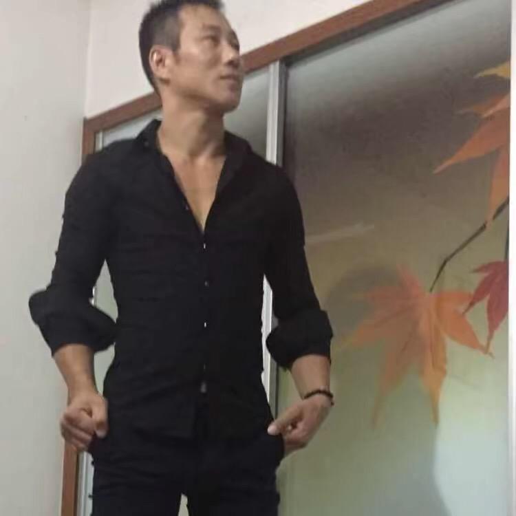 墨黑洞