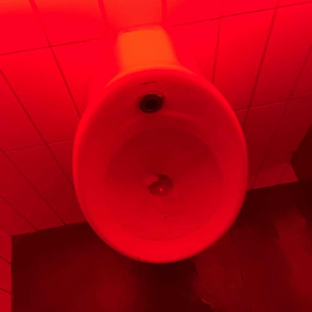 氛围感小便池