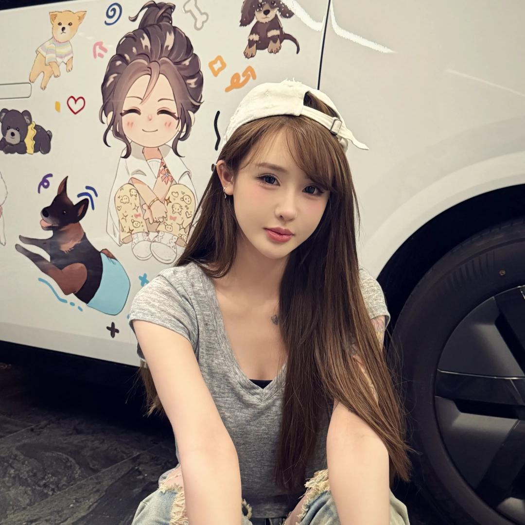 初九.