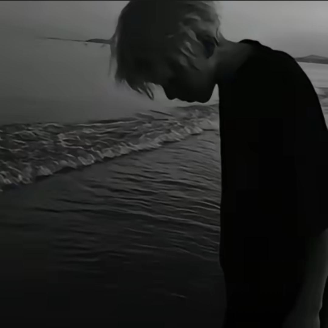 Tㅤ