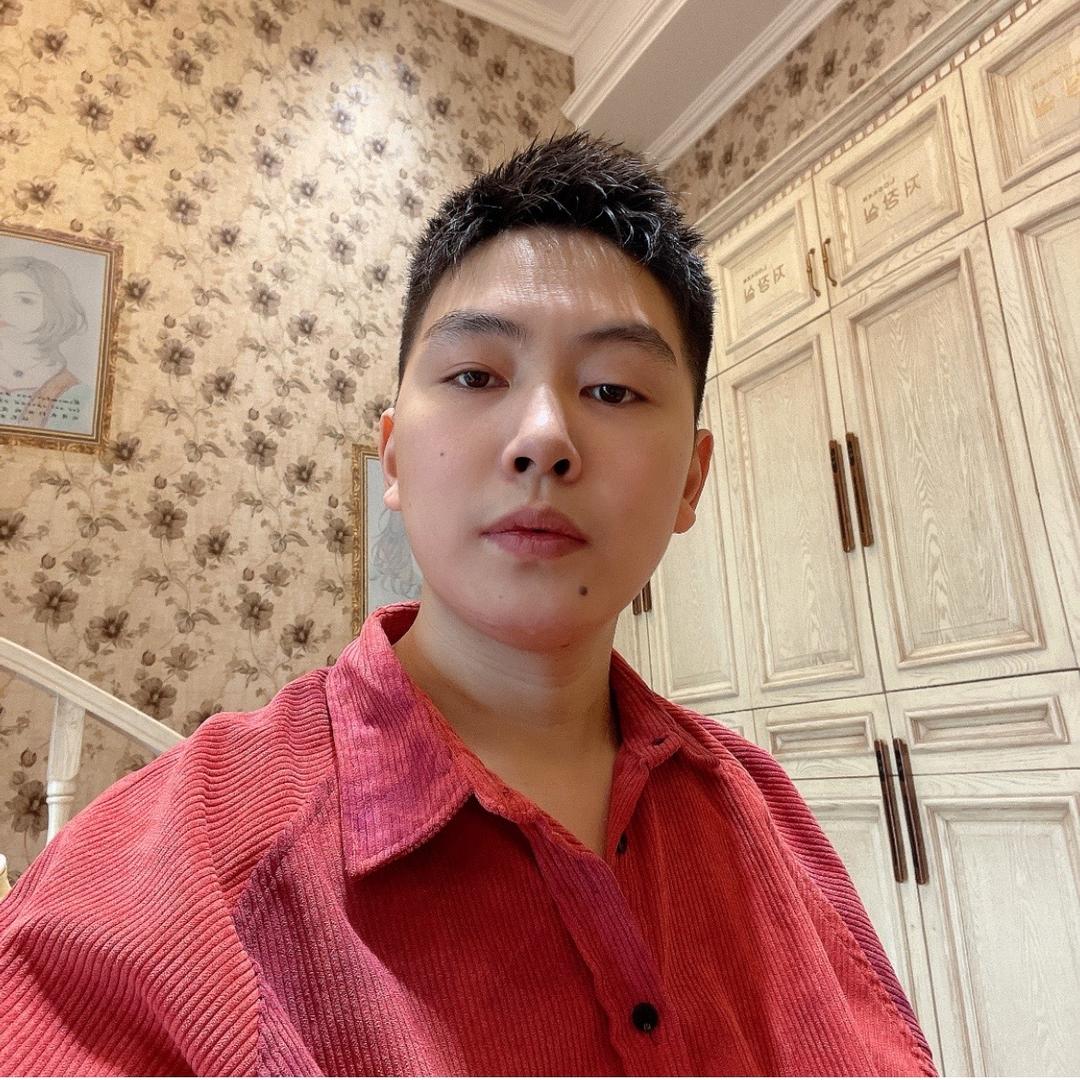 伊成收长发（难看包赔）