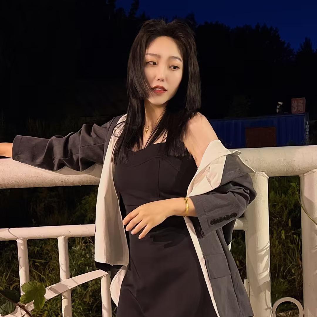 李总的婚纱店