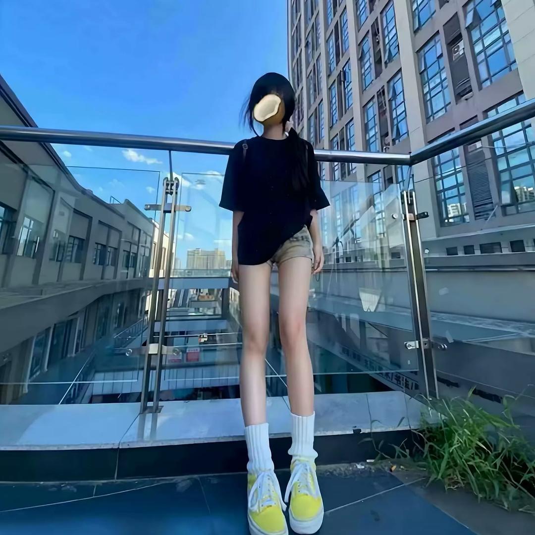 安安.