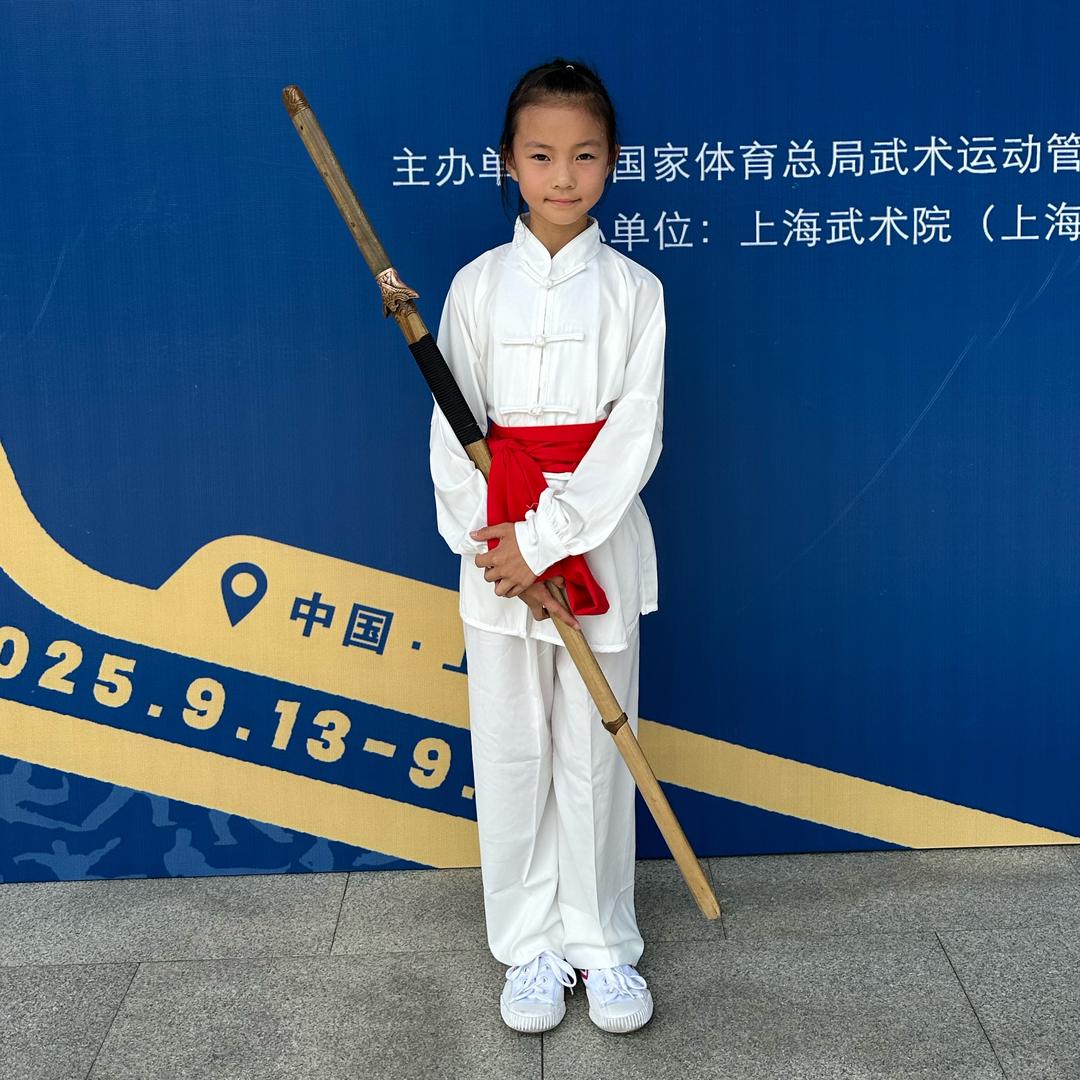 墨翊劍客（雙手劍小師姐）