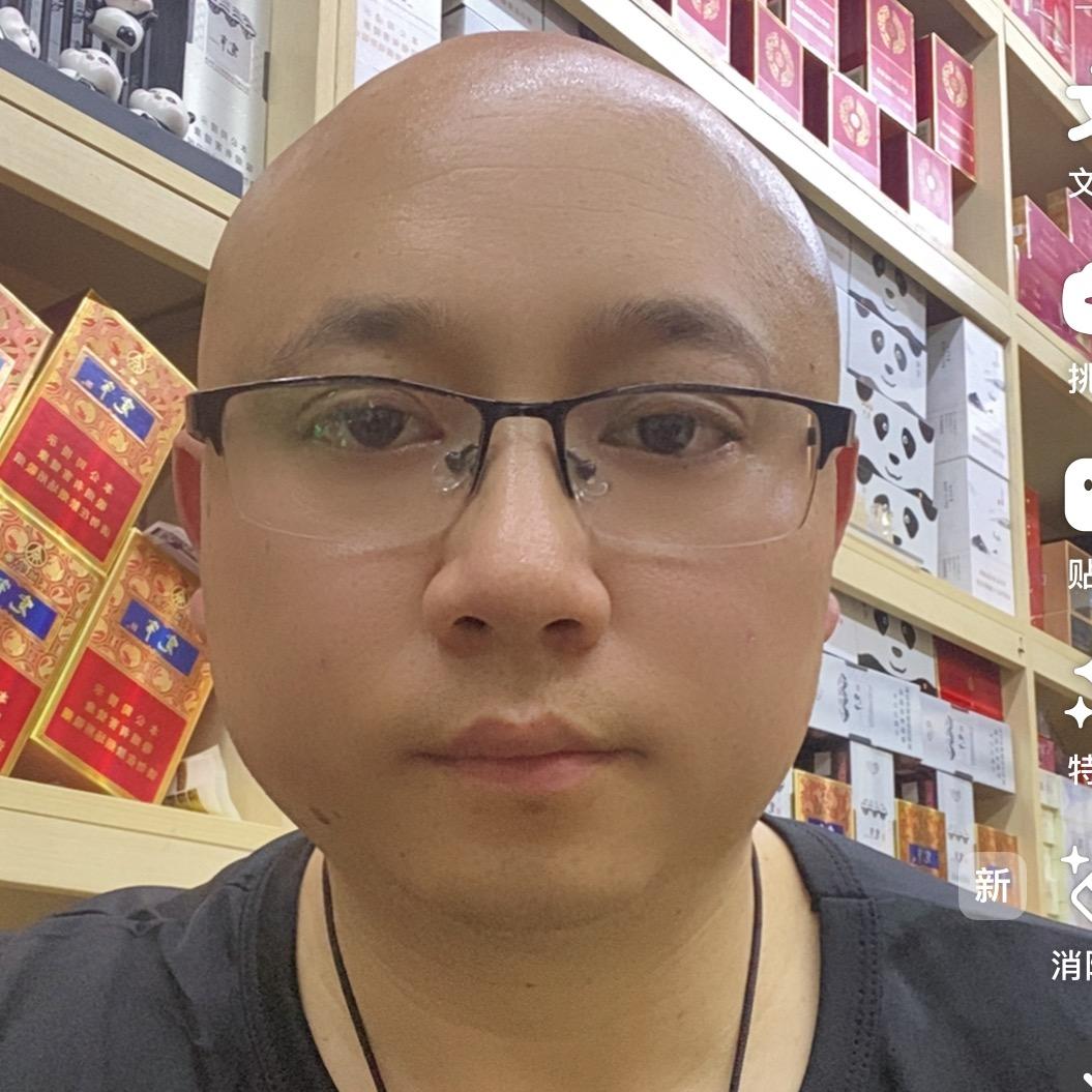 80后光头大叔