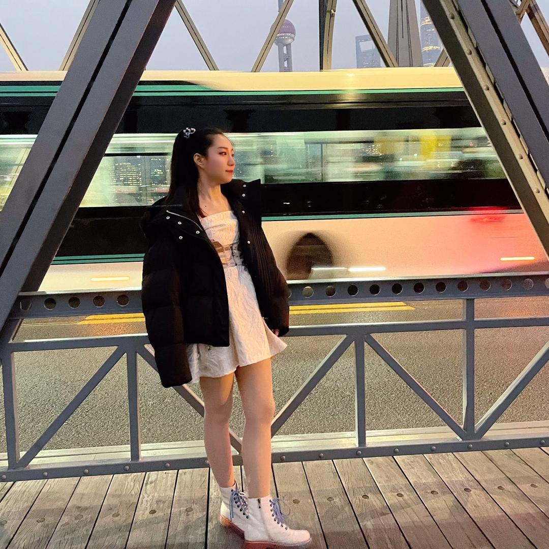 谁都不爱( ̀⌄ ́)