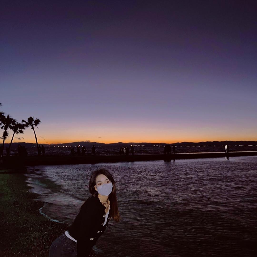 当然是璐小姐啦