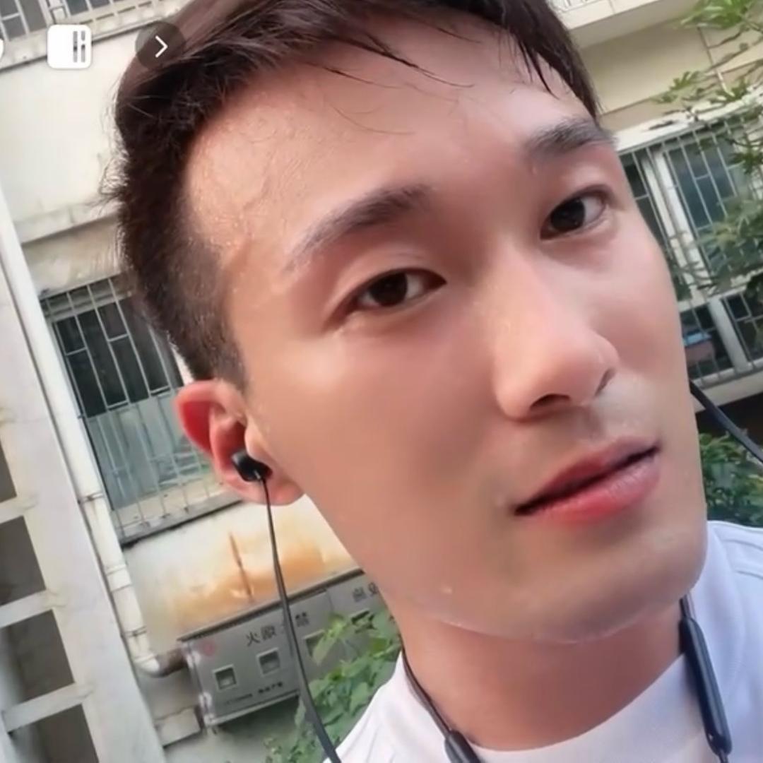 努力的小飞哥
