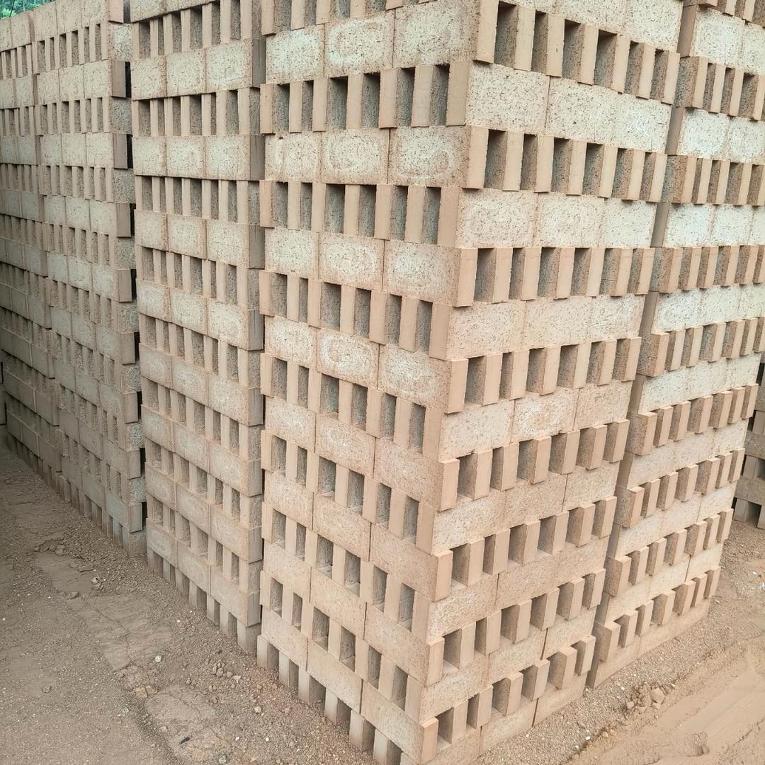 厂家直销砖块（红砖 多孔 加气块）