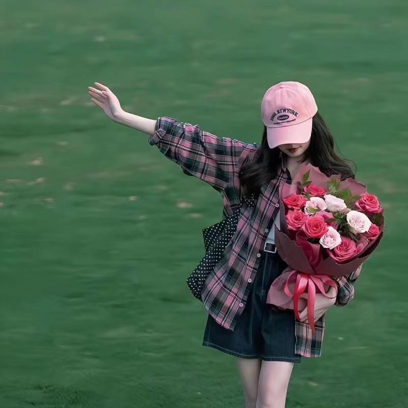 彐