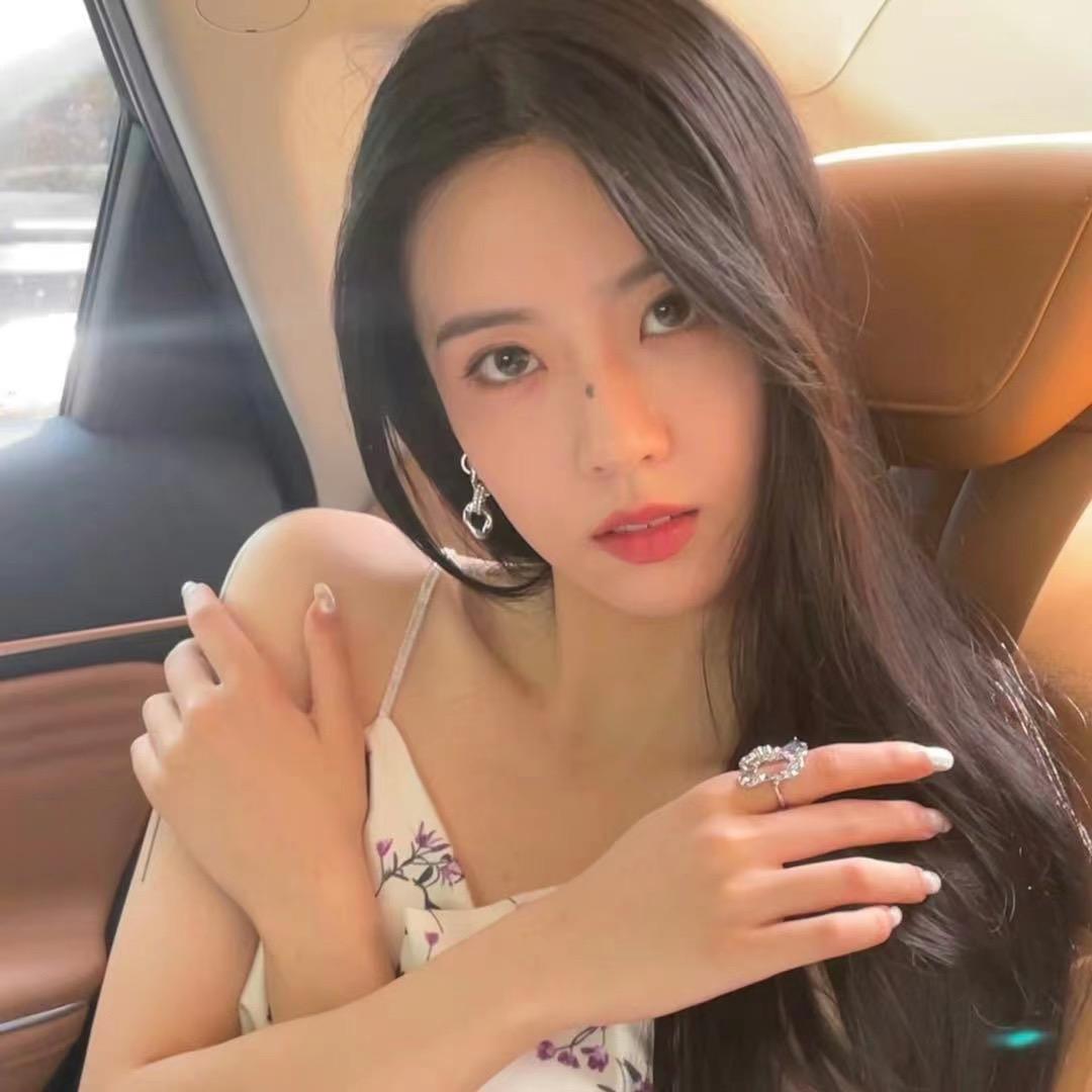 炫炫大口吃肉