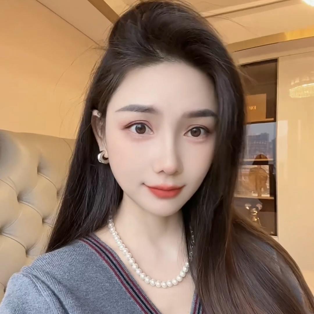 精致的老板娘@