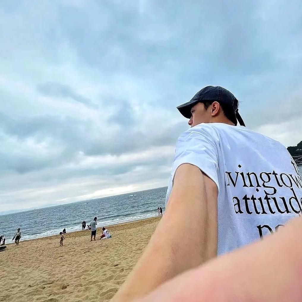 🌧️天喝拿铁.