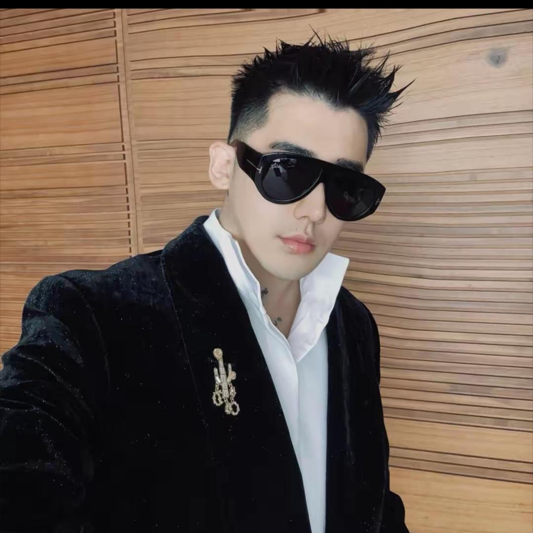 杨圣坤服装推荐