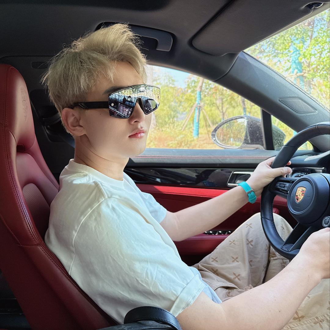 兰天🕶️