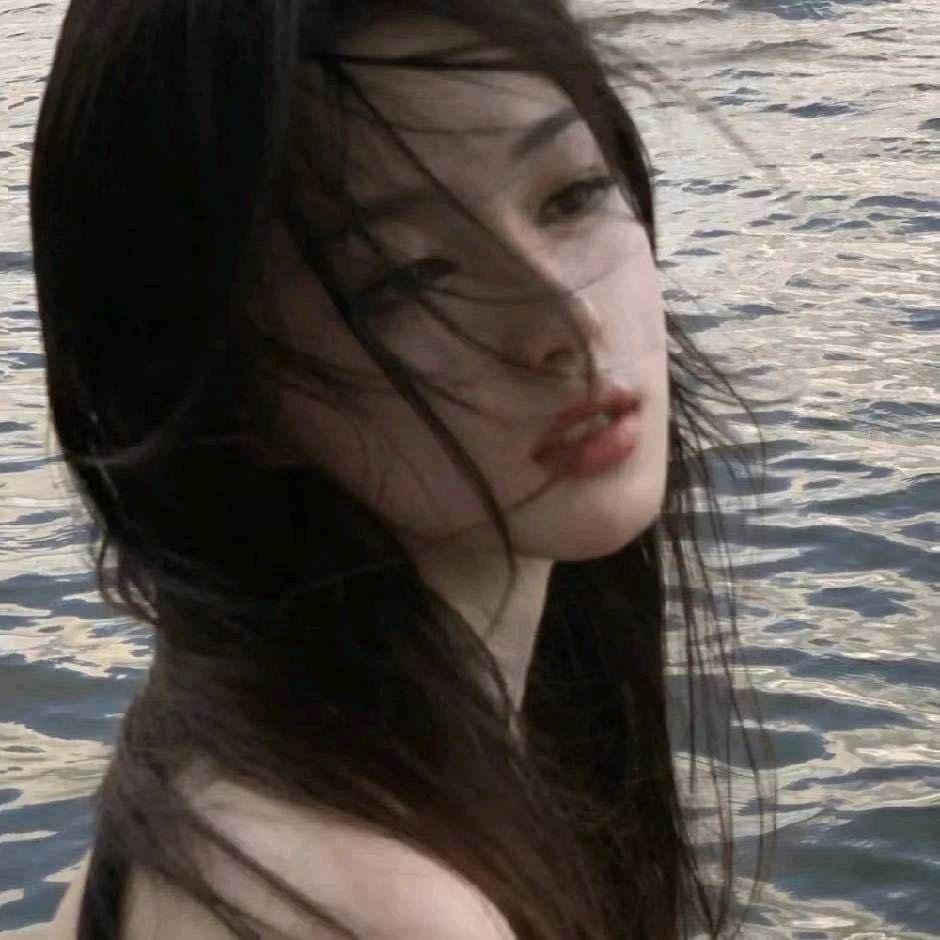 欣然.