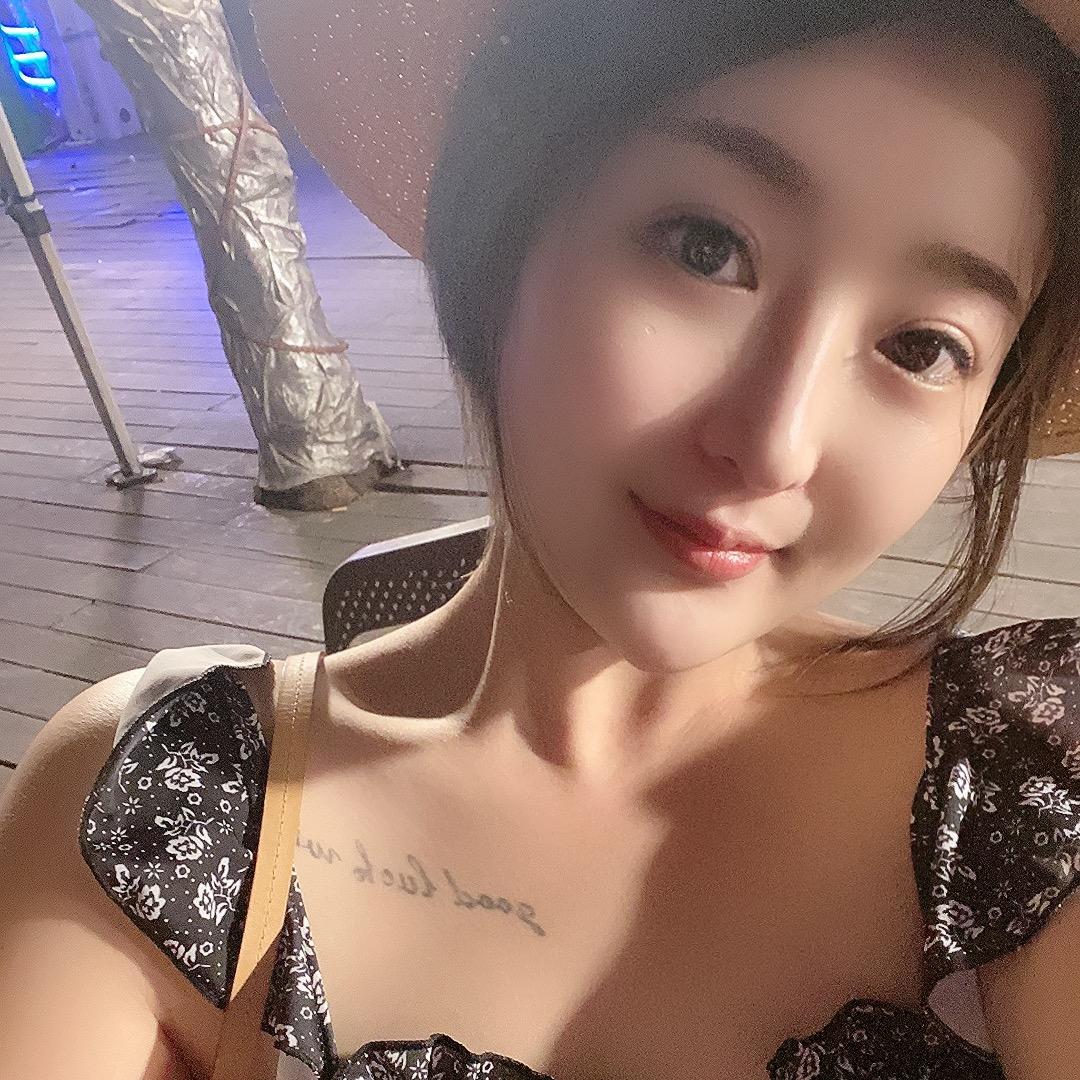 YU WEI. 🫧