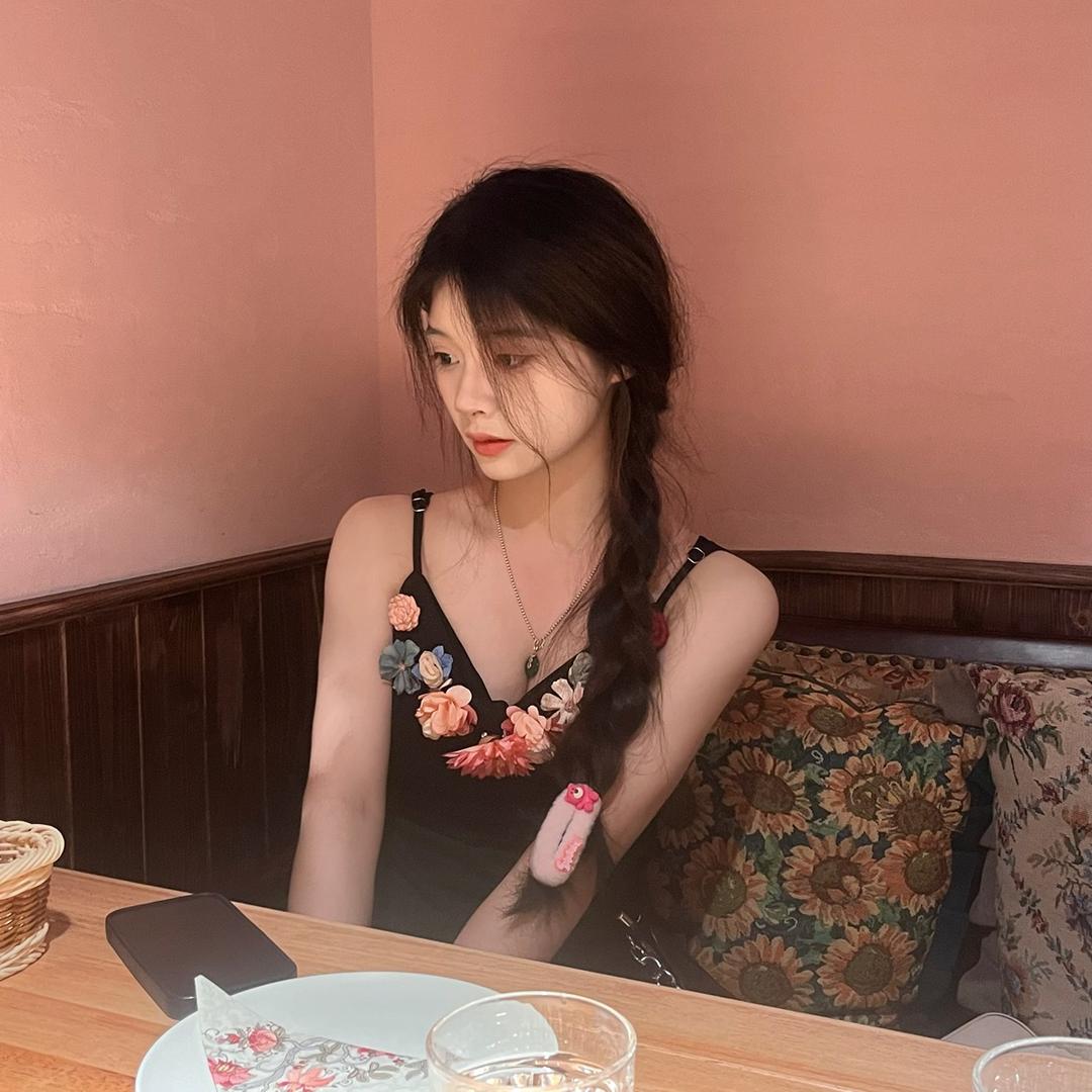 小小.