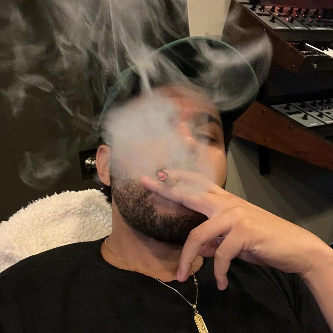 肥猫爱抠脚趾头