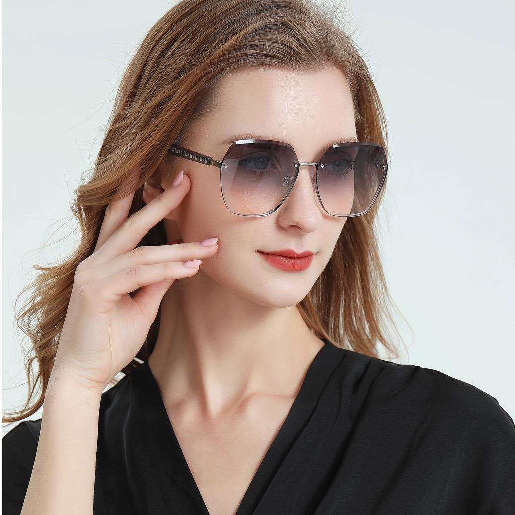 巴宝莎时尚眼镜