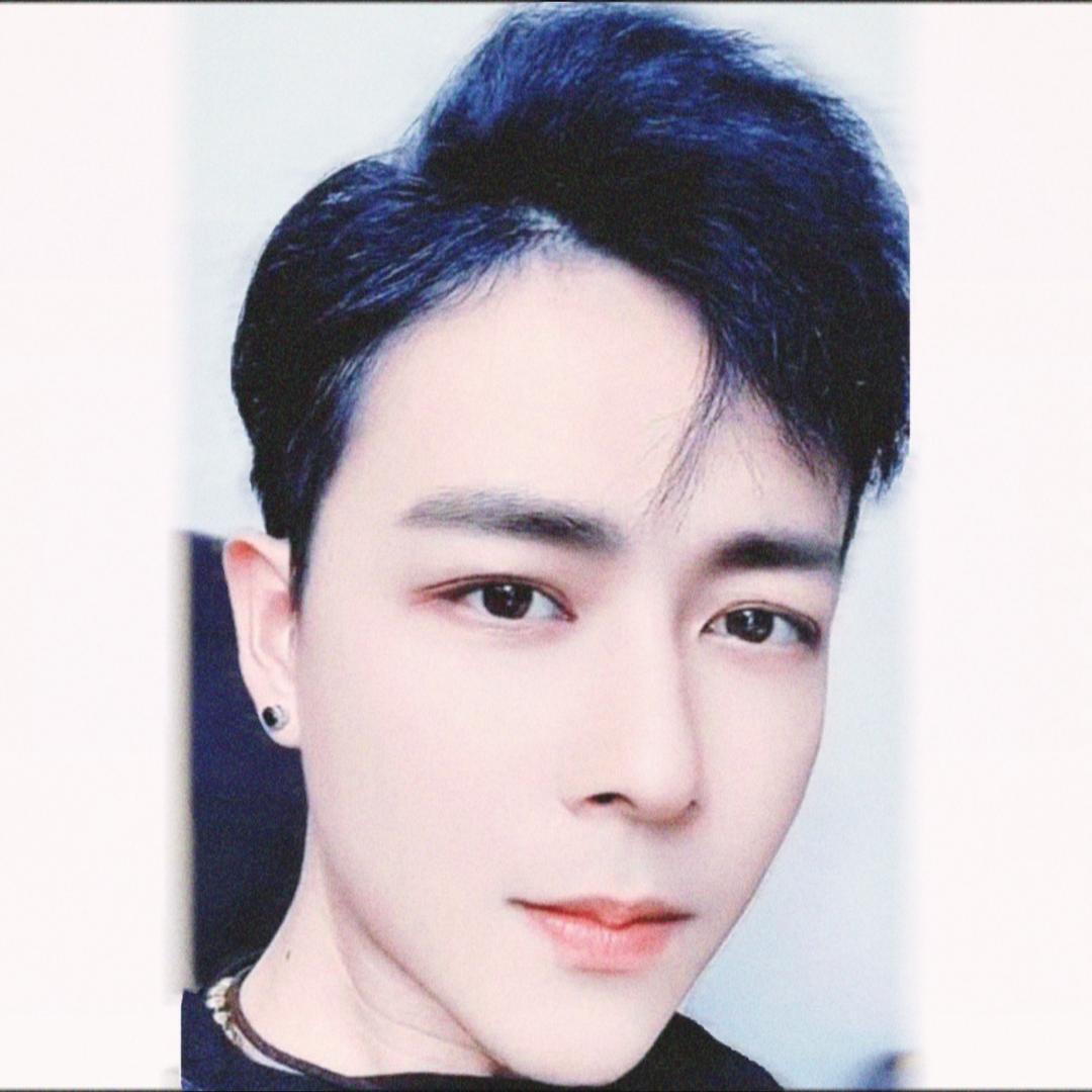 占龙（自信松弛感）