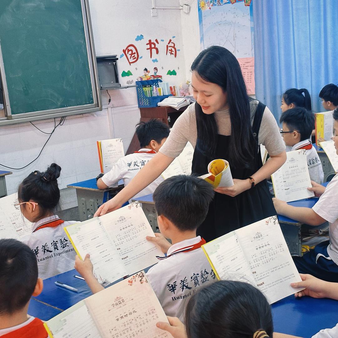 教语文的黄老师（报名  咨询）