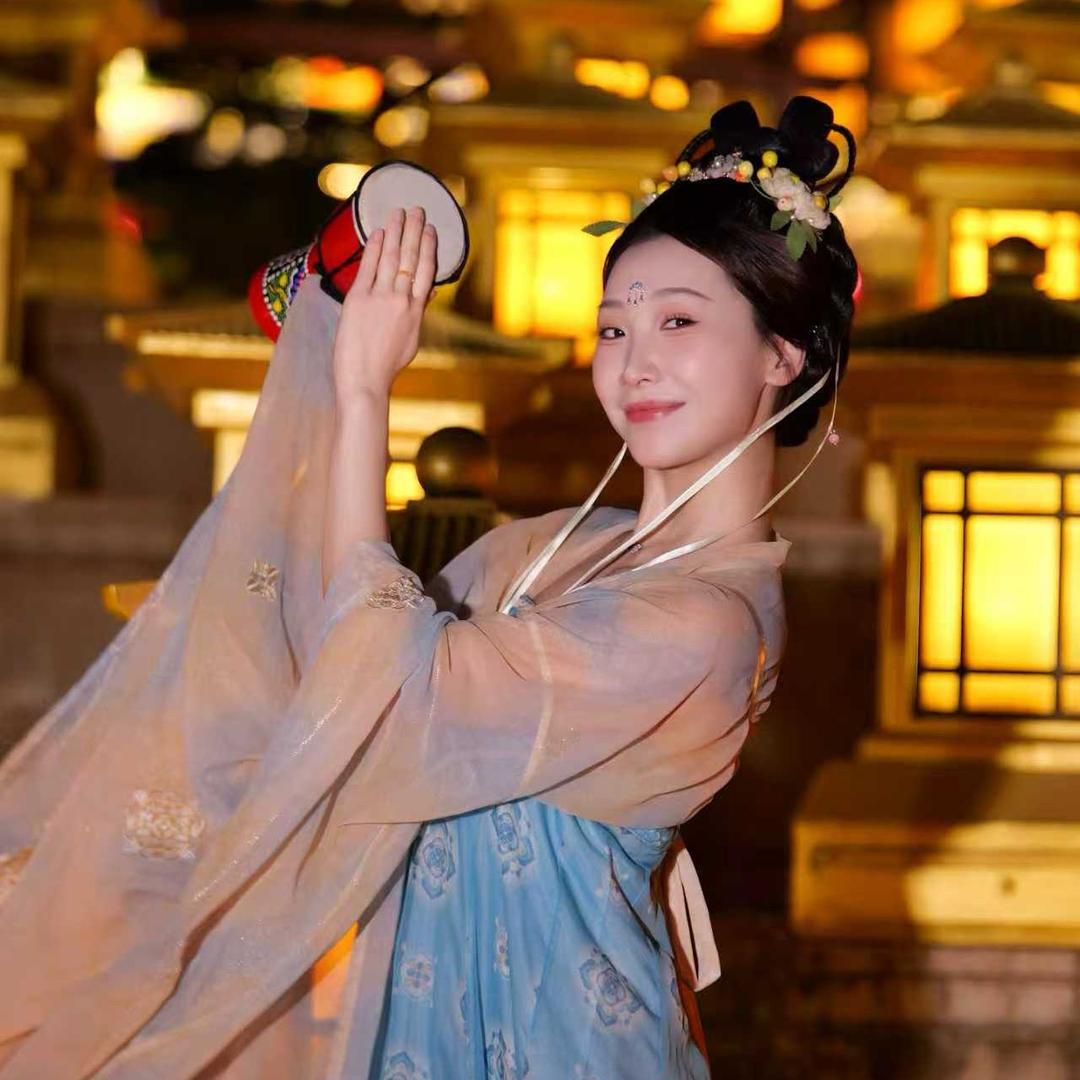 Flora伊倩-中国舞