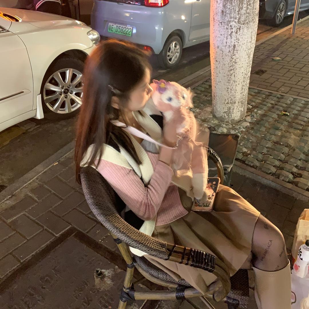 深情的小美