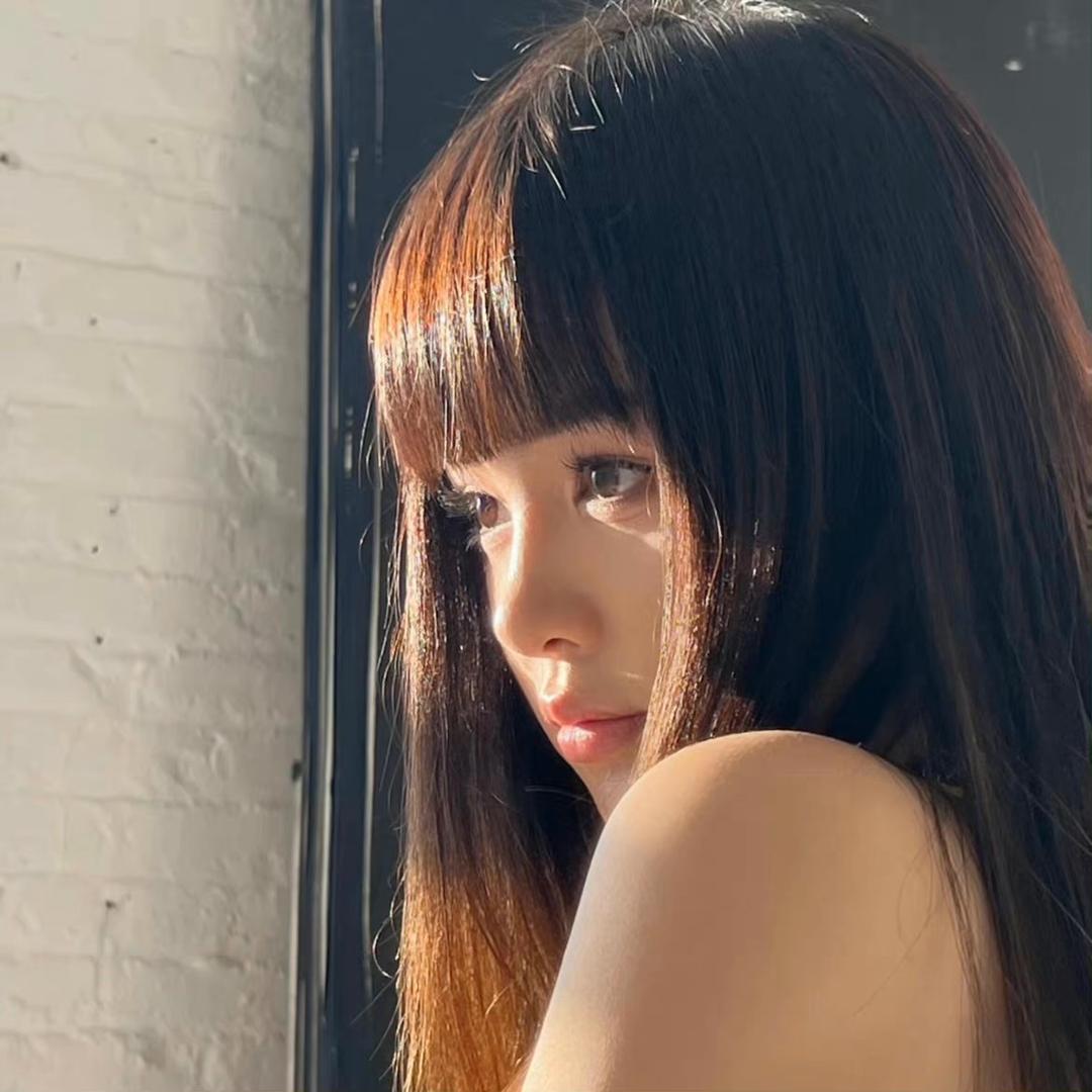 妮妮娜.