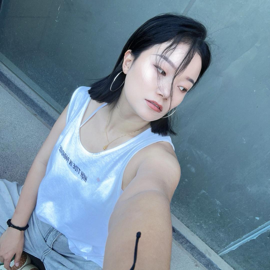 Zheng在通话中.