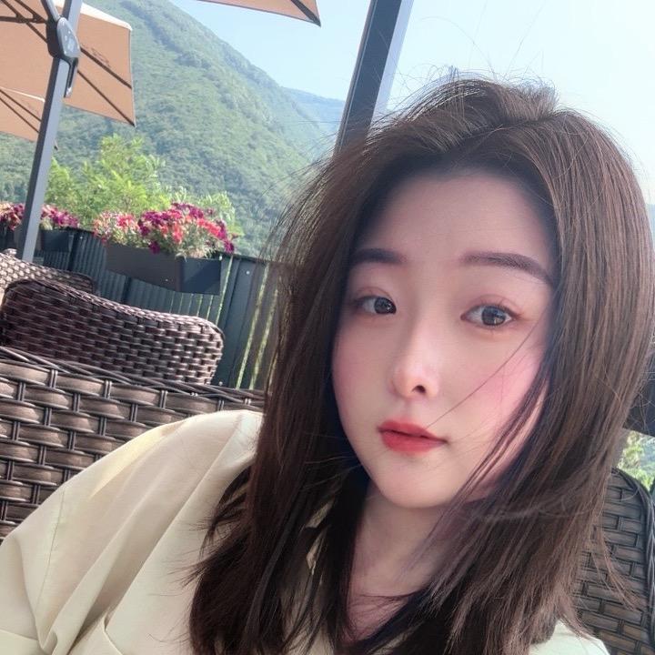 悦悦.