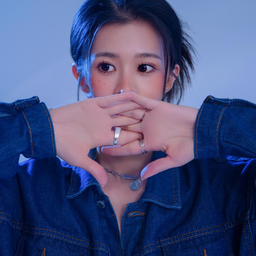 卖门窗的小女孩