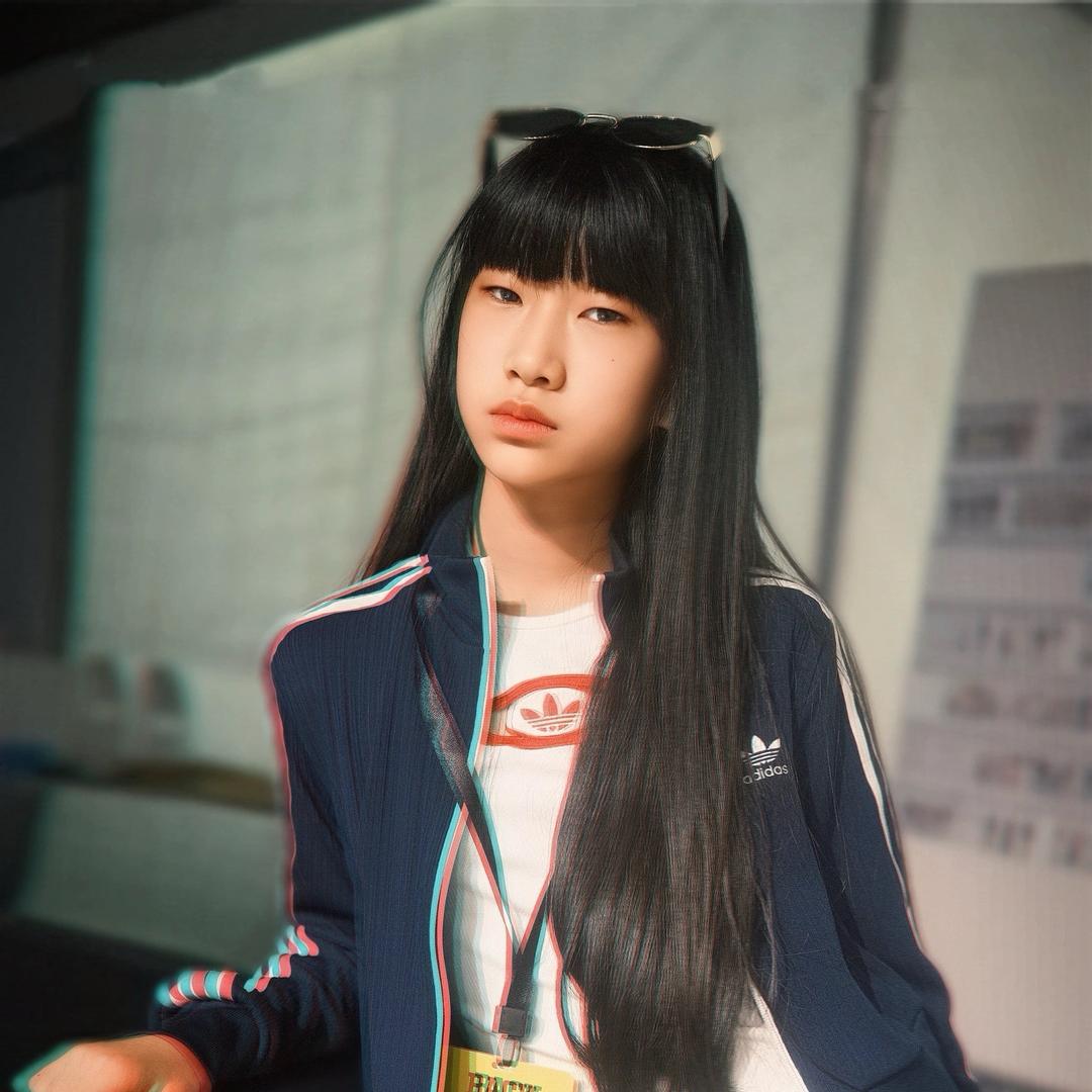 小小何