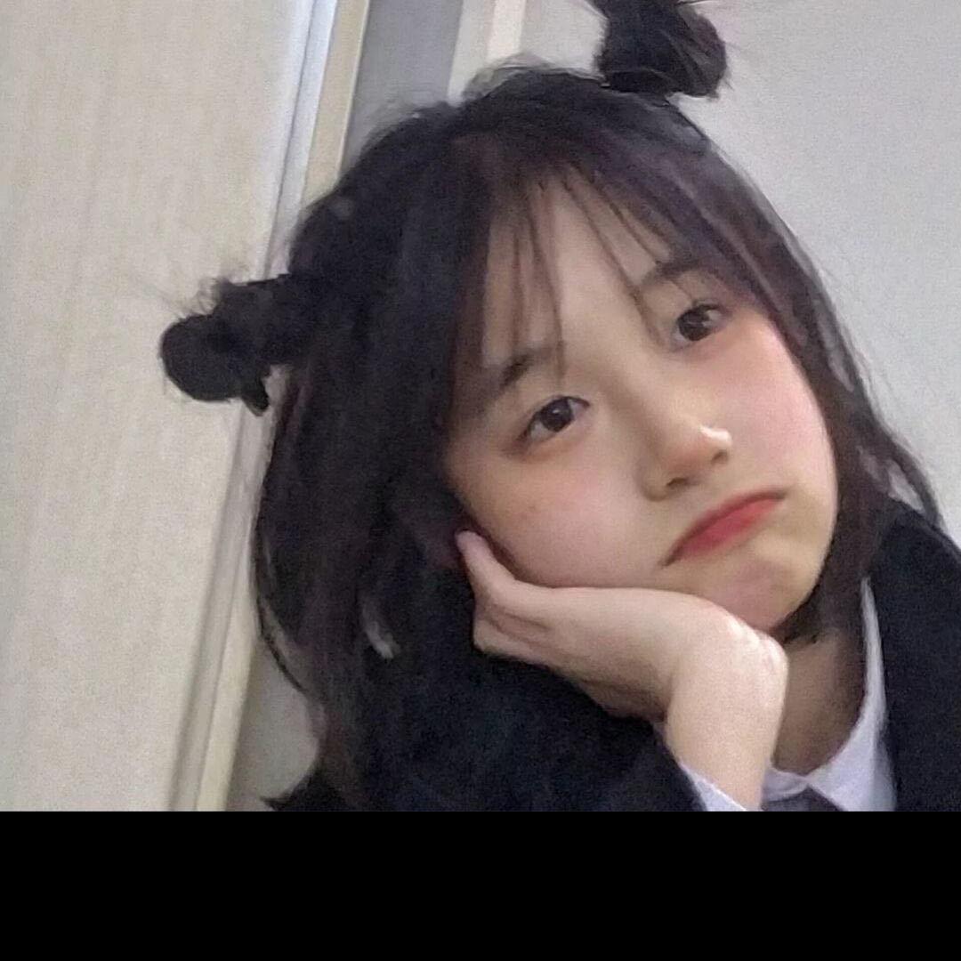 @莓莓困了。