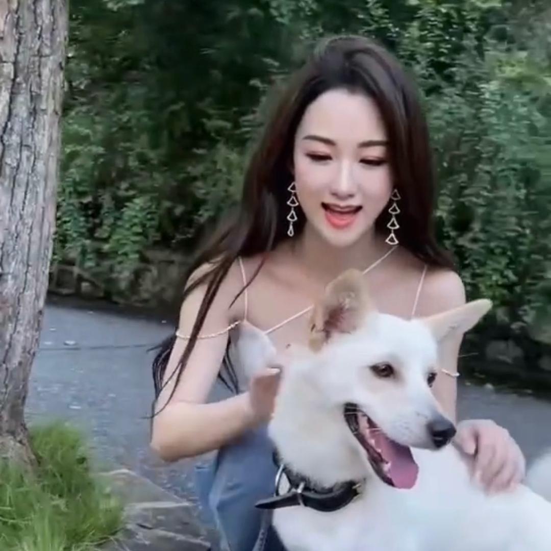 倩嫣然