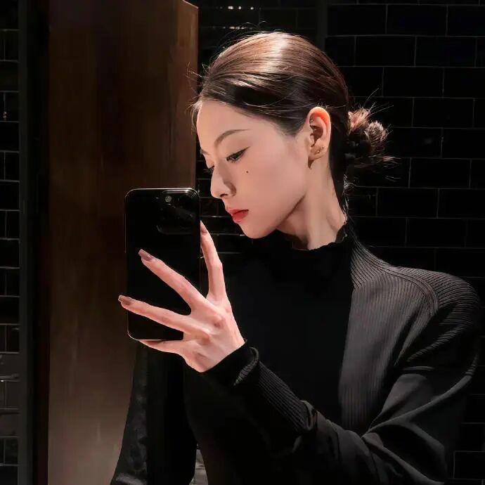 李某某.