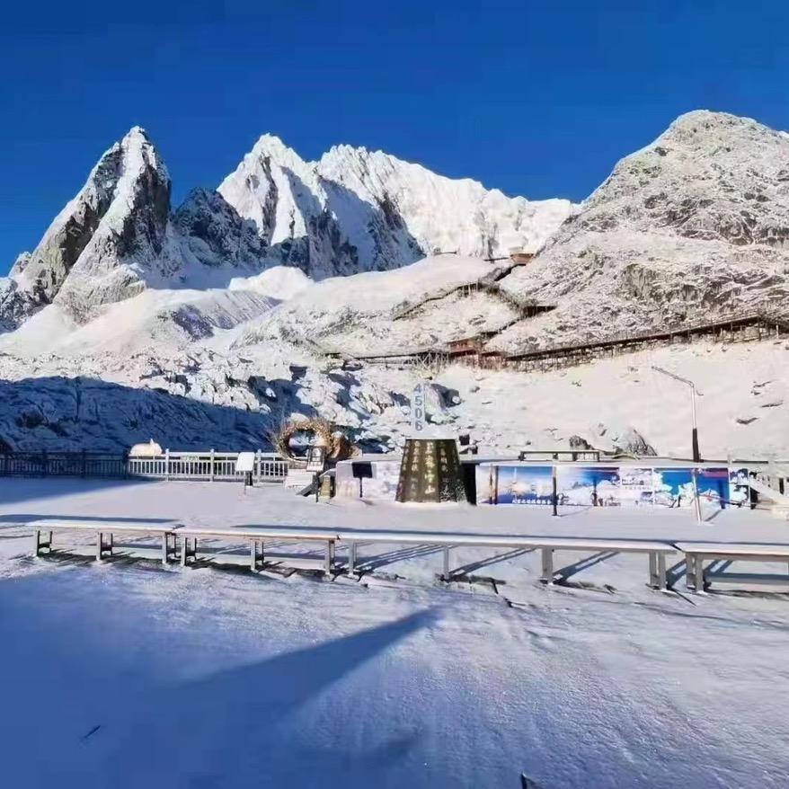玉龙雪山景区一日游