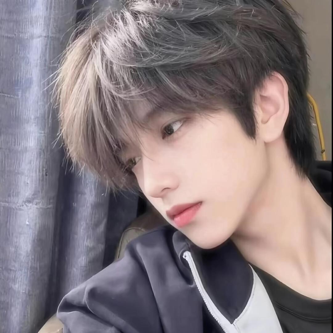 晚秌散了雾.
