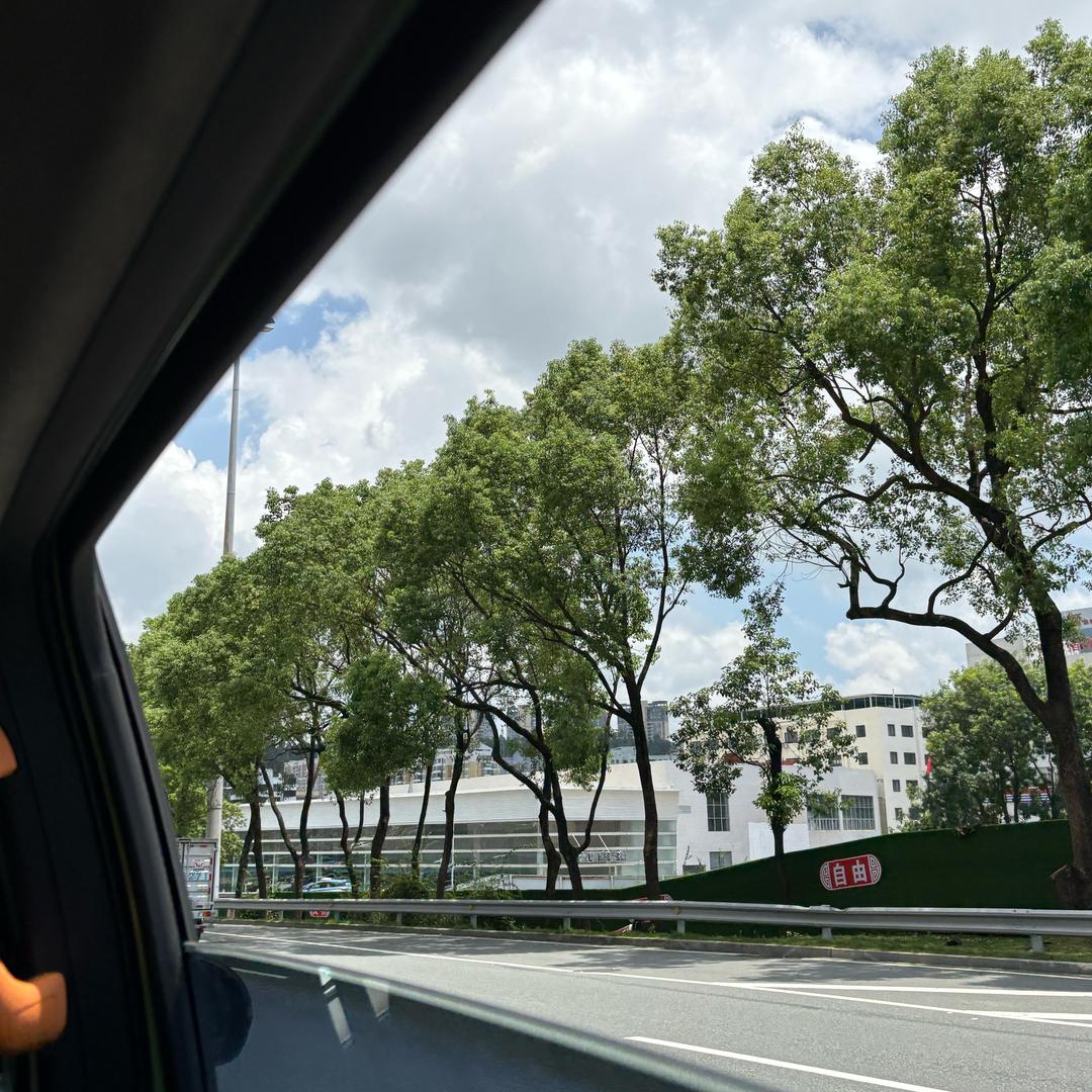 不是小张