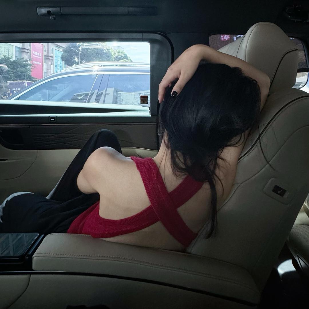 深圳南油何小姐