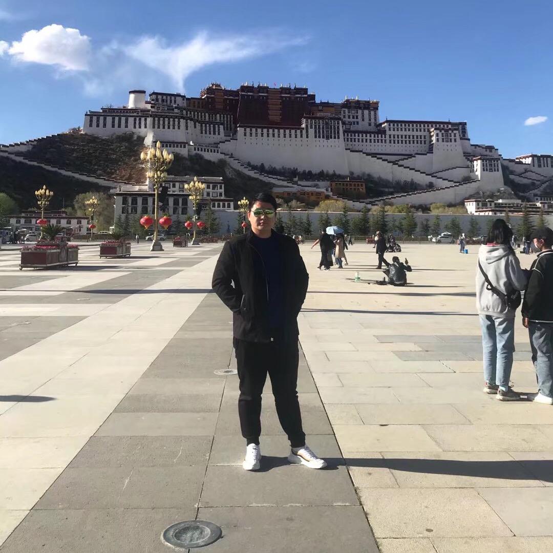 小 石 头