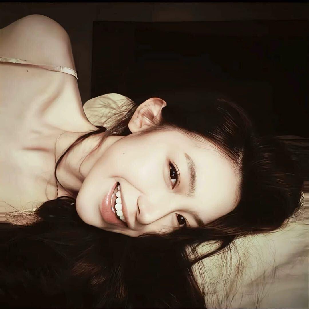 西西.