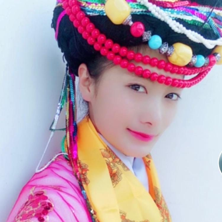 泸沽湖摩梭姐妹花