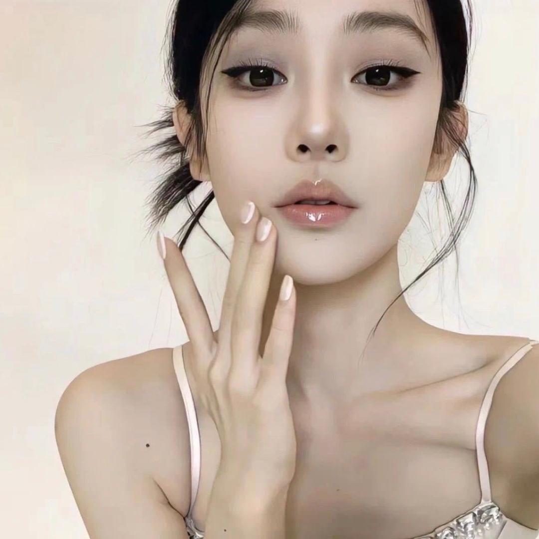 女的.