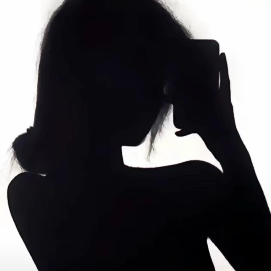 𝒳𝒴