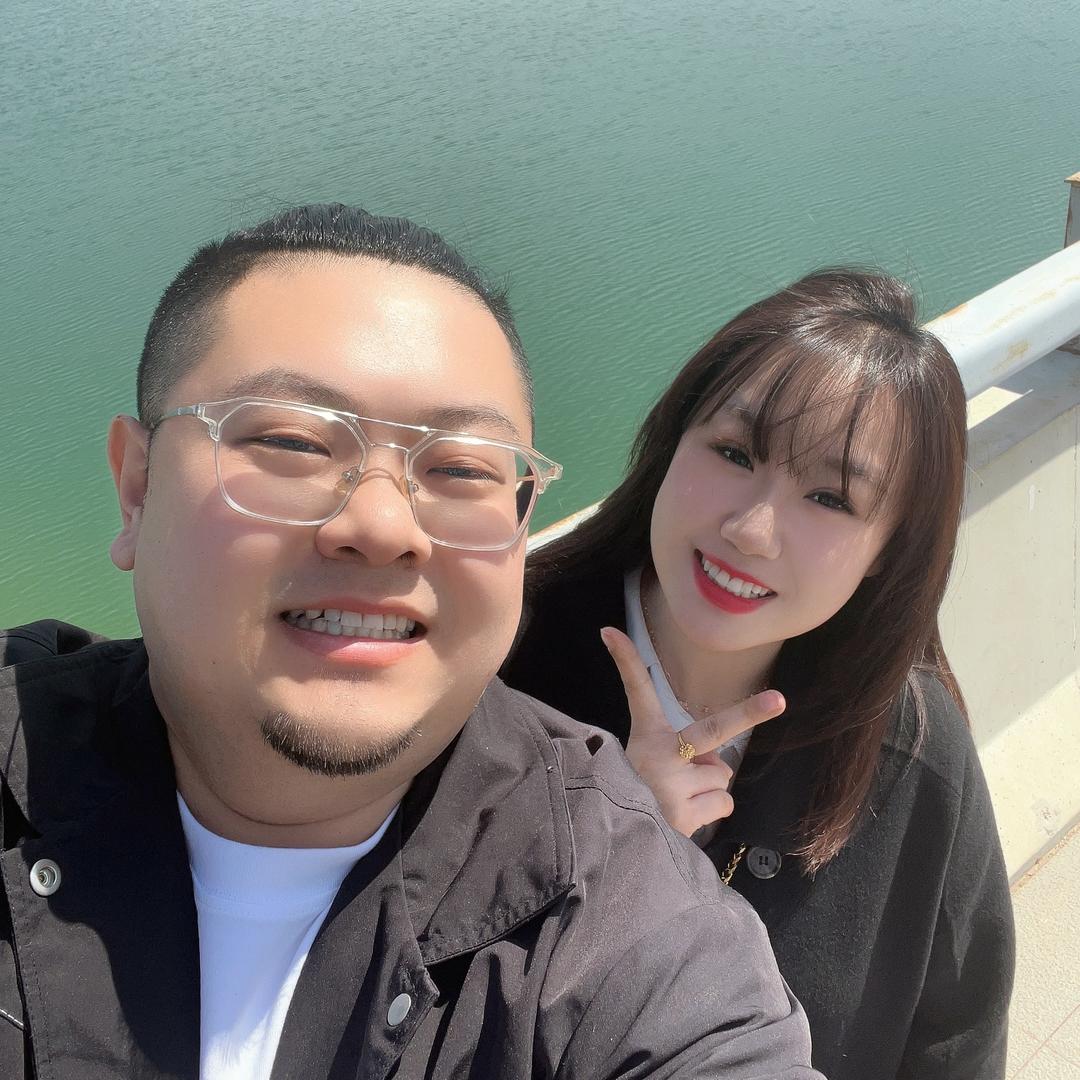 大不溜与小波妞