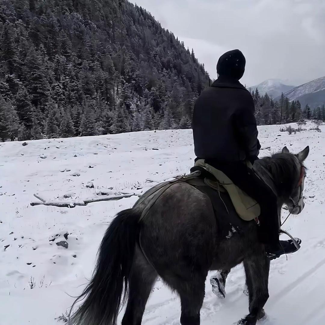 堕落的水胶鞋