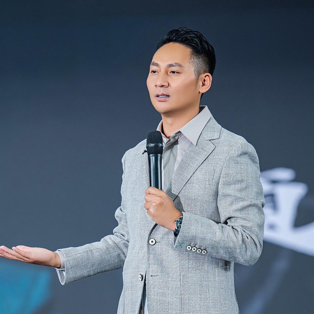 领绣美业王总一家人